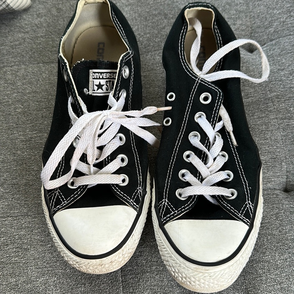 Classic Black converse size 8.5